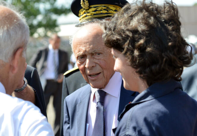 L'ancien premier ministre Michel Rocard accède au plus haut grade de la Légion d'honneur en étant promu grand'croix.