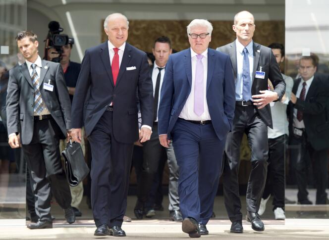 Le ministre français des affaires étrangères Laurent Fabius arrive au Palais Coburg, à Vienne, avec son homologue allemand Frank-Walter Steinmeier, le 13 juillet.