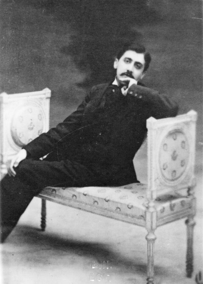 Deux mois par an pendant sept ans, soit 421 jours exactement , Marcel Proust logera au 4e étage du Grand Hôtel, louant jusqu’à deux chambres de chaque côté de la sienne.