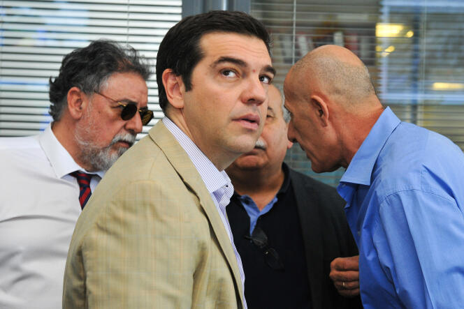 Alexis Tsipras a procédé à dix changements dans son équipe pour remplacer les ministres et vice-ministres qui ont voté contre l’accord de Bruxelles signé lundi.