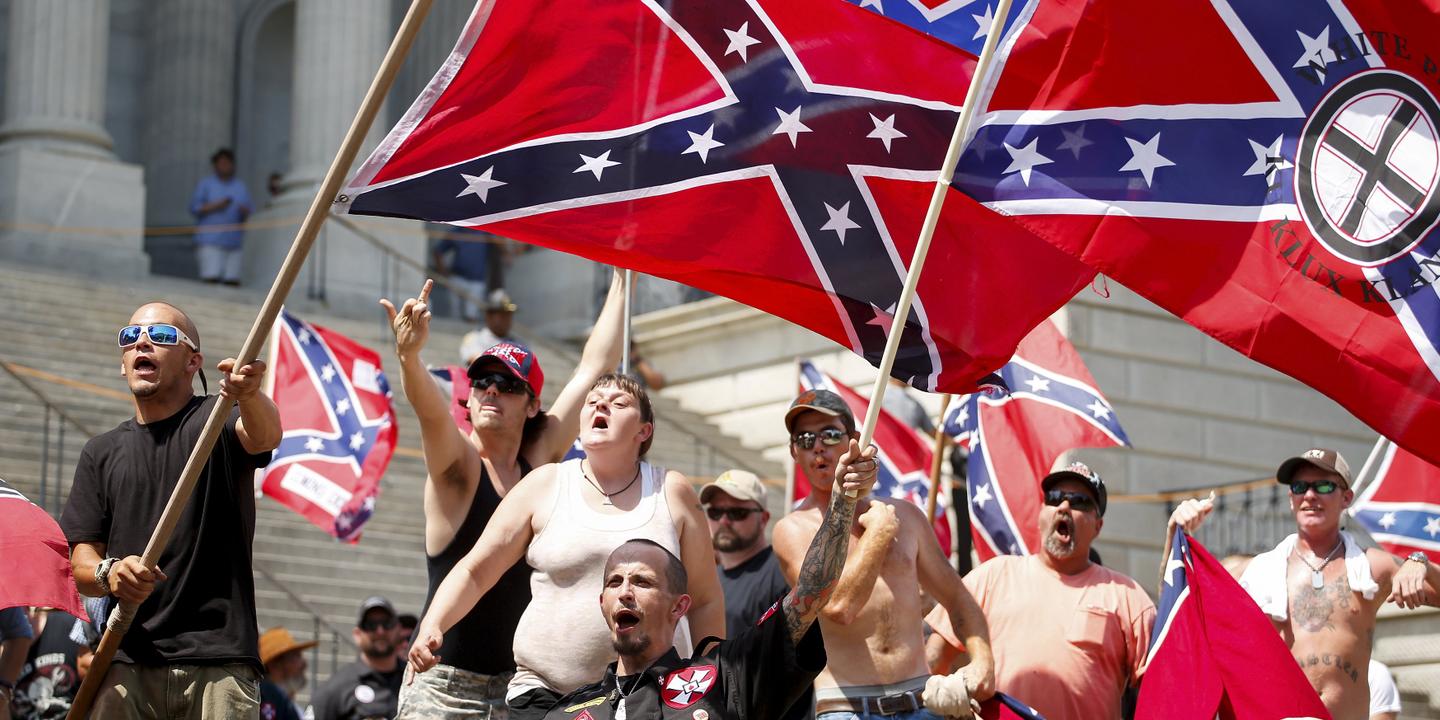 Etats-Unis : le Ku Klux Klan manifeste contre le retrait du drapeau  confédéré