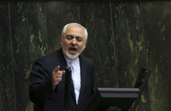 Le ministre iranien des affaires étrangères, Mohammad Javad Zarif, au parlement le 21 juillet 2015.