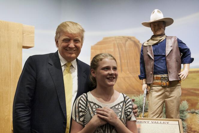 Donald Trump dans un musée dédié à l’acteur John Wayne, pendant sa campagne à Winterset (Iowa), le 27 juin.