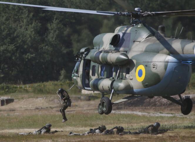 Lors d’un exercice militaire de la garde nationale ukrainienne, le 22 juillet à Kiev.