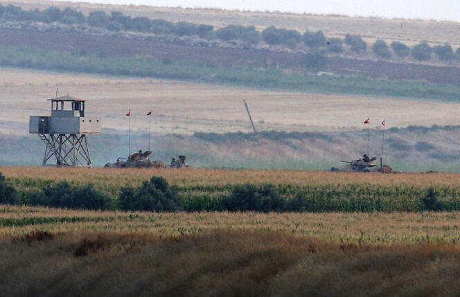 Des tanks turcs à la frontière avec la Syrie, le 23 juillet 2015.