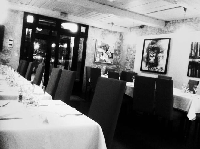 Clientèle purement locale et cuisine traditionnelle pour ce restaurant situé place aux Huiles à Marseille.