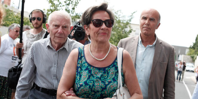 Viviane et Pierre Lambert, les parents de Vincent Lambert, le 23 juillet à Reims. Ils réclament le maintien en vie de leur fils.
