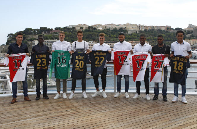 Le 24 juillet, à Monaco, les neuf recrues du club, parmi lesquelles Carrillo, Traoré, Pasalic et El-Shaarawy.