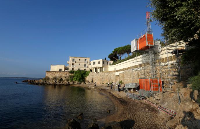 Le Roi Salmane D Arabie Saoudite Est Arrive A Vallauris La Plage Publique Situee Sous Sa Villa Restera Fermee