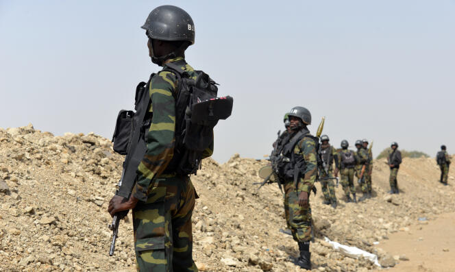 Des soldats camerounais en patrouille à la frontière avec le Nigeria, en février.