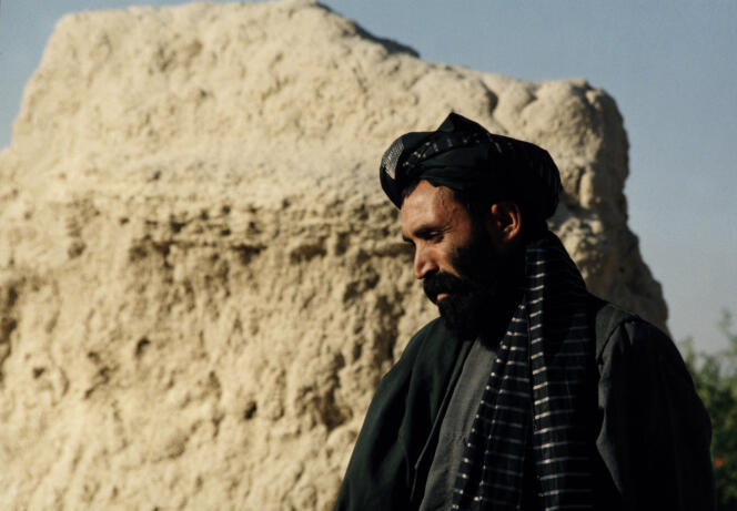 Le mollah Omar en Afghanistan, en 2001.