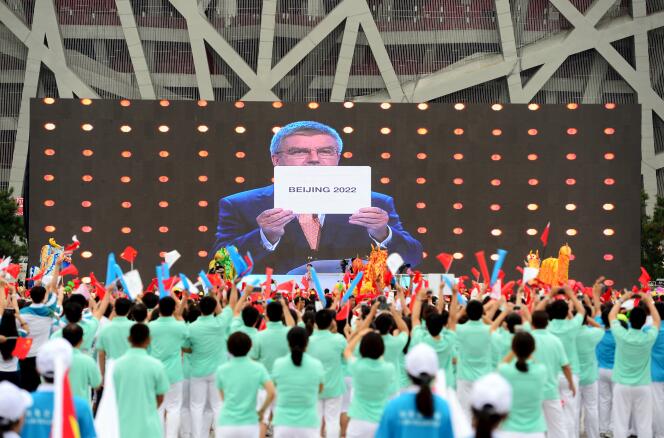 Le président du CIO, Thomas Bach, annonce la victoire de Pékin pour l’organisation des JO d’hiver 2022.
