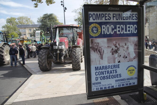 Une publicité Roc-Eclerc sur un arrêt de bus, à Nevers (Nièvre).