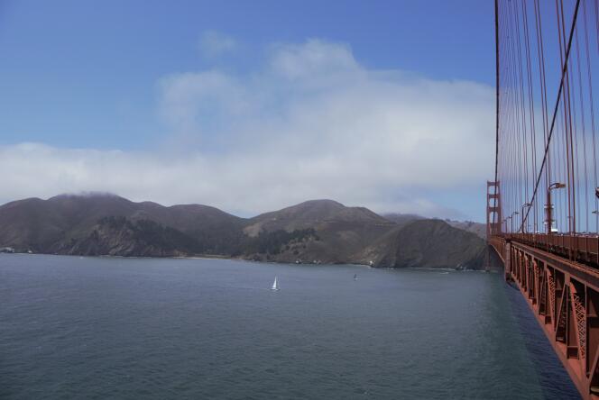Les falaises de Marin County depuis le Golden Gate Bridge.
