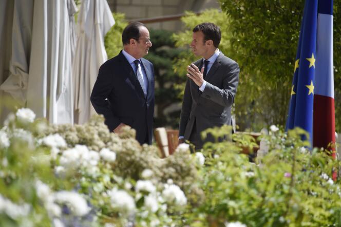 François Hollande et Emmanuel Macron au palais de l'Elysée le 31 juillet 2015.