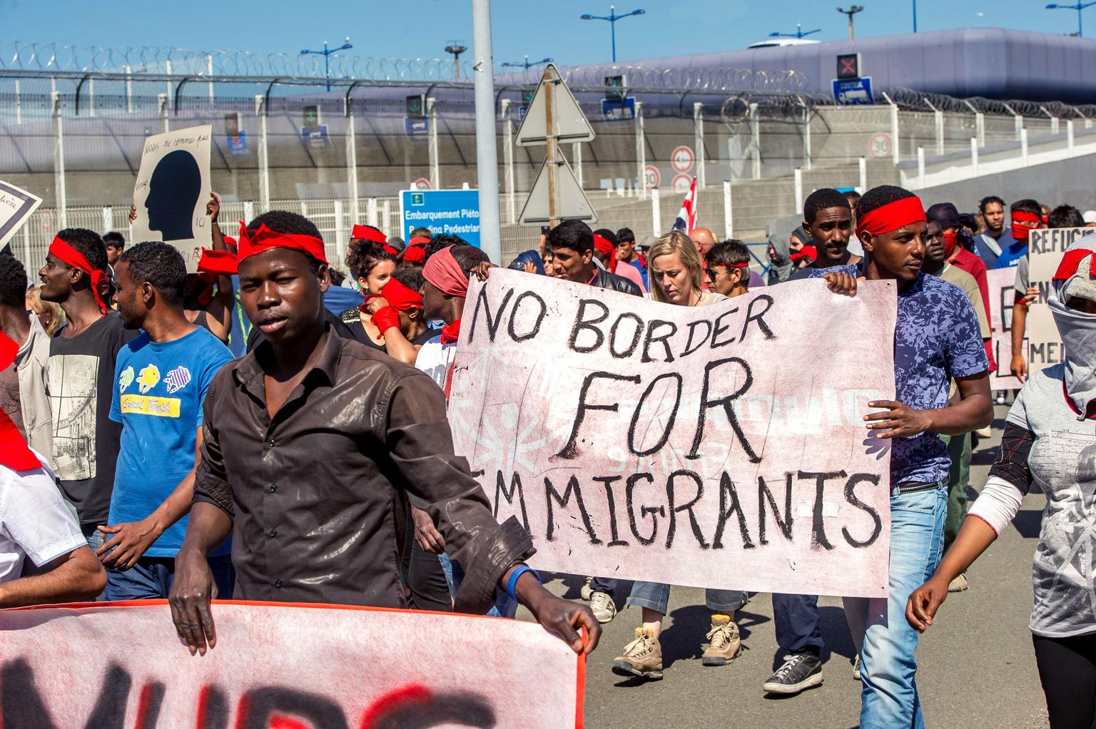 Calais 170 manifestants en soutien aux migrants