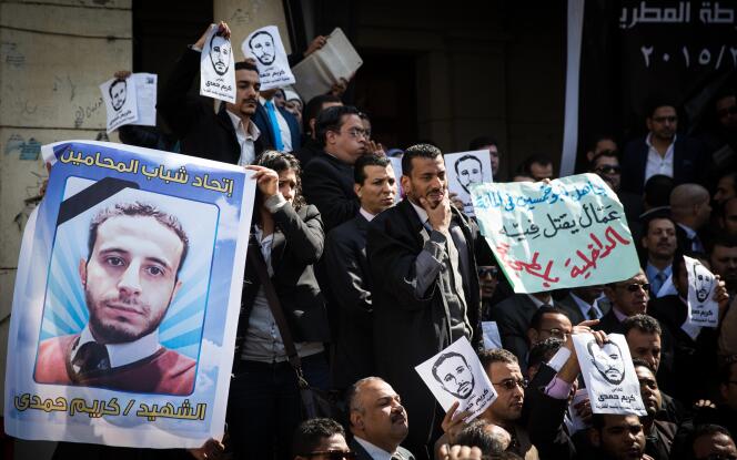 Manifestation au Caire le 1er mars 2015, après la mort de l'avocat Karim Hamdy en prison.
