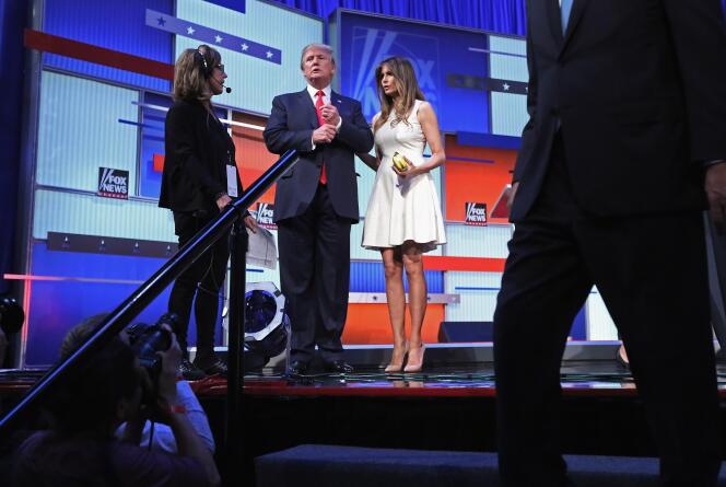 Donald Trump et sa femme Melania Trump sur le plateau du grand débat des candidats à la présidentielle américaine le 6 août 2015 à Cleveland.