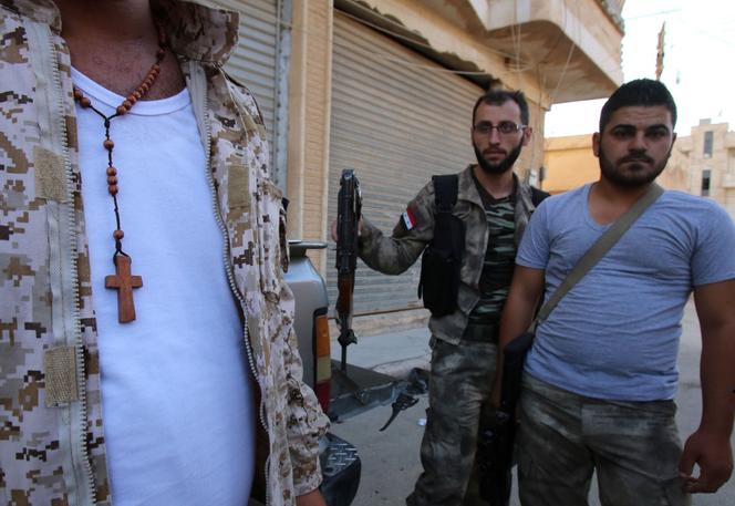 Membres des Forces de protection de Gozarto et Sootoro, groupe armé de défense des chrétiens assyriens de Syrie. Hassaké, juillet 2015.