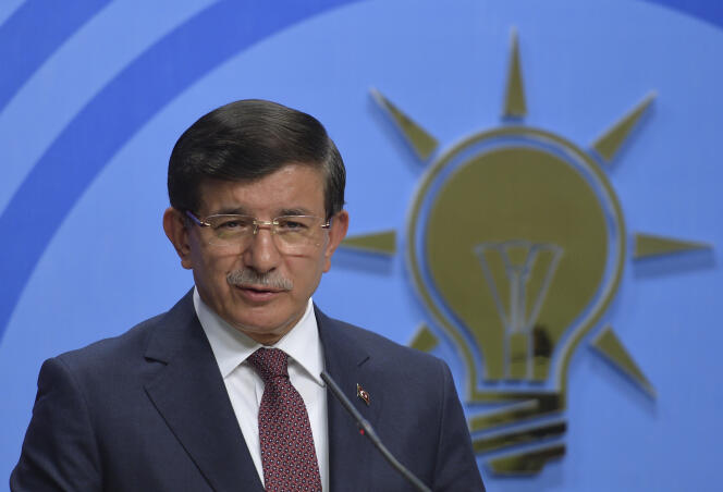 Le premier ministre turc Ahmet Davutoglu n'est pas parvenu à convaincre les principaux partis d'opposition de former un gouvernement de coalition.