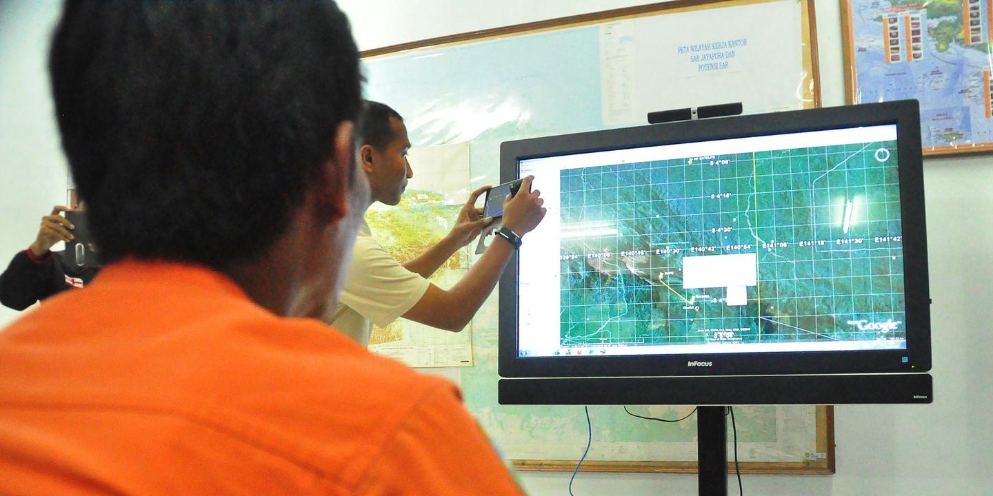 En Indonésie, un avion transportant dix personnes a disparu des radars dans l’est du pays