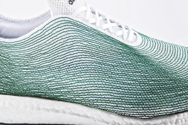 Dans le cadre d'un partenariat avec Parley For The Oceans, Adidas s'est engagé à sortir une paire de baskets en plastique recyclé.
