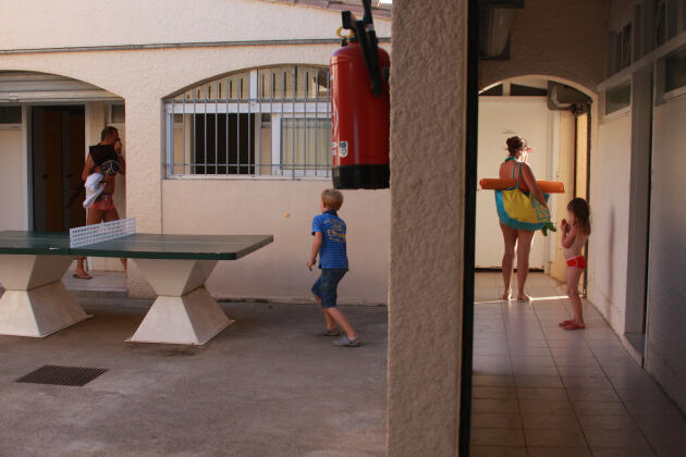 Ici, les infrastructures de loisir sont peu nombreuses. A l'intérieur du bloc sanitaire, une table de ping-pong.