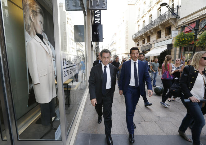 David Lisnard, maire (Les Républicains) de Cannes et Nicolas Sarkozy, dans les rues de la ville, le 21 octobre 2014.