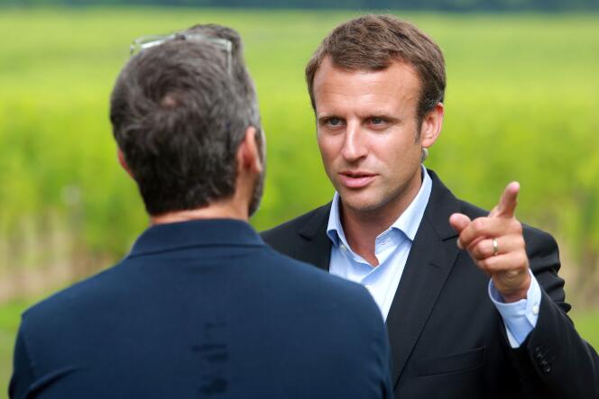 Le ministre de l'économie, Emmanuel Macron, à Léognan (Gironde), le 27 août, pour une rencontre du 