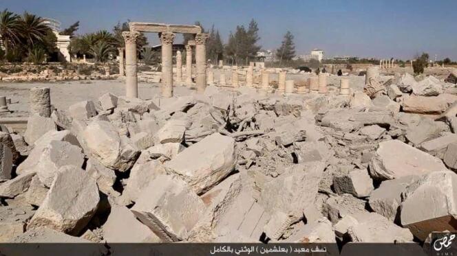 Une image non datée extraite d'une vidéo diffusée par l'Etat islamique (EI) sur la destruction du temple de Baalshamin en Syrie.