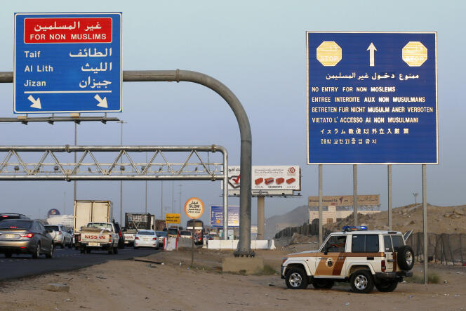 Contrôles de sécurité entre Jeddah et La Mecque, dont l'entrée est interdite aux non-musulmans.