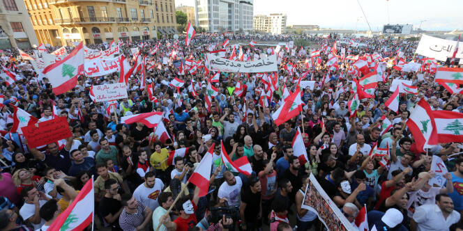 Des manifestants dans les rues de Beyrouth, le 29 août.
