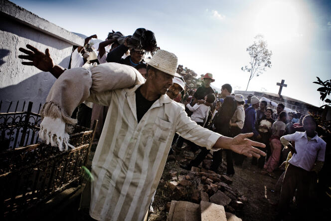Un enterrement à Madagascar.