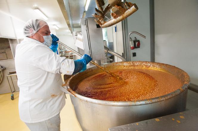 La cuisine centrale de Rouen développe depuis 2011 l'approvisionnement local, comme la viande de bœuf utilisée dans la bolognaise.