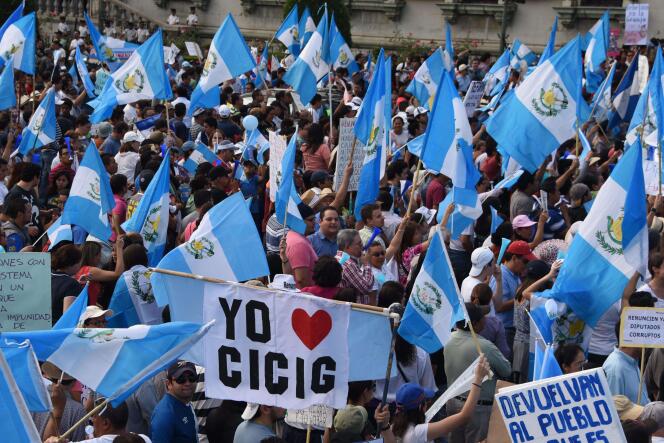 Manifestation pacifique contre le président du Guatemal, Otto Perez, au mois d'août.