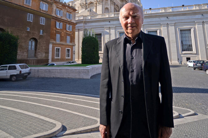 El ex obispo Jacques Gaillot, después de ser recibido por el Papa Francisco durante una audiencia privada en el Vaticano, el 1 de septiembre de 2015.