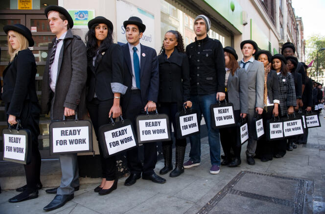 Manifestation de jeunes chômeurs devant une agence pour l’emploi, à Londres, en octobre 2011.