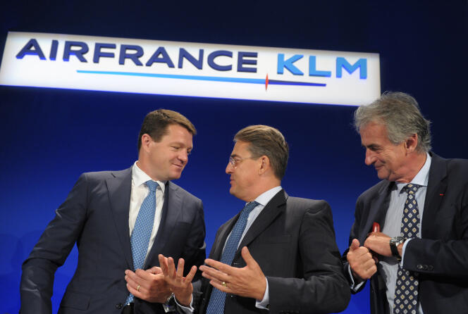 De gauche à droite : Pieter Elbers, le président de KLM, Alexandre de Juniac, le PDG du groupe Air France-KLM et Frédéric Gagey, le président d'Air France, le 24 juillet 2015.