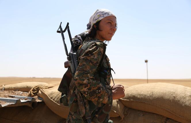 Une combattante du YPG dans le nord de la Syrie en septembre.