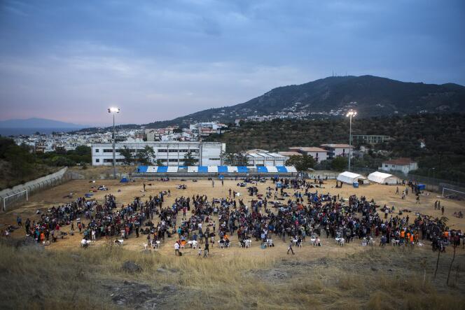 Des réfugiés à Mytilène, sur l'île de Lesbos, en Grèce, le 8 septembre.