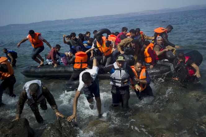 Des migrants arrivent sur l'île de Lesbos, en Grèce, le 10 septembre.