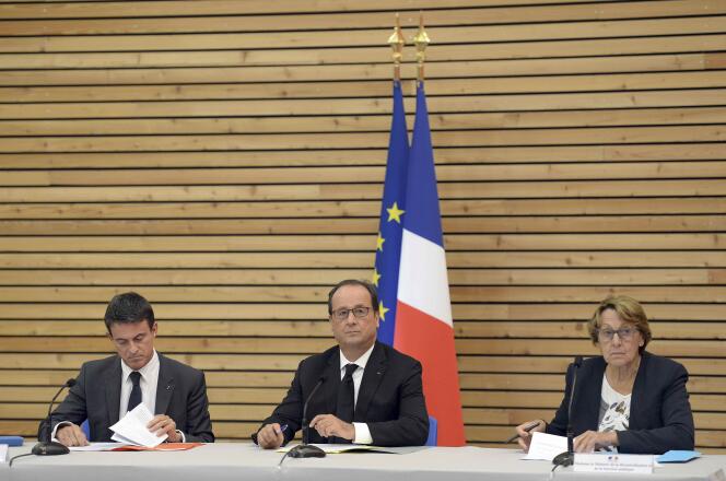 François Hollande entouré de Manuel Valls et Marylise Lebranchu, à Vesoul, le 14 septembre.