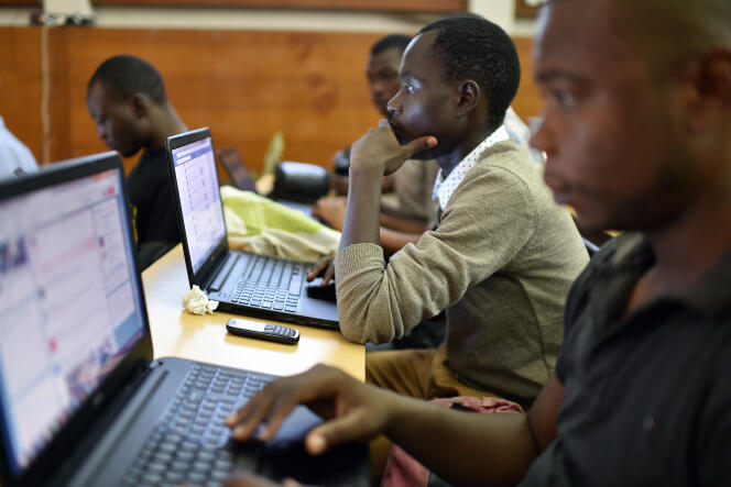 Des participants à un hackathon à Abibjan, en avril 2015.