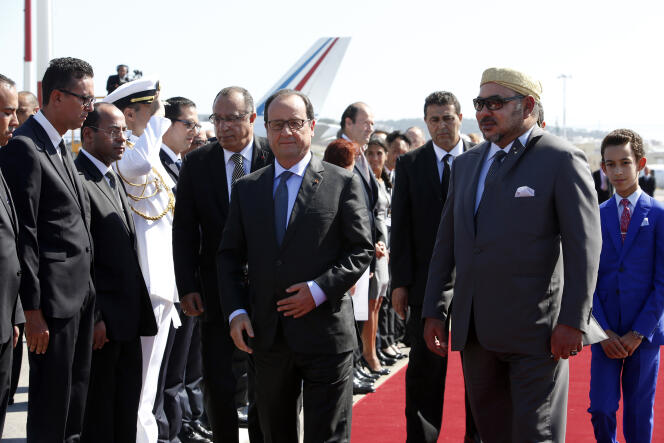 Le chef de l’Etat a été accueilli par le roi Mohammed VI à sa descente d’avion à Tanger.