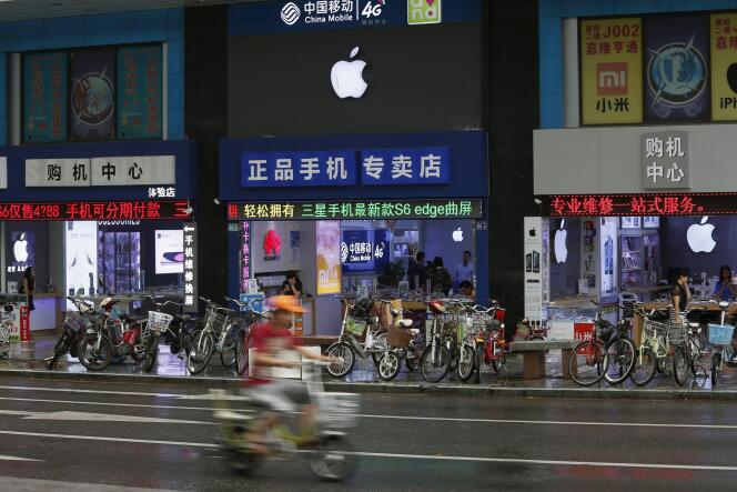 Plusieurs études ont dénoncé les conditions de travail dans les usines chinoises opérant pour Apple.