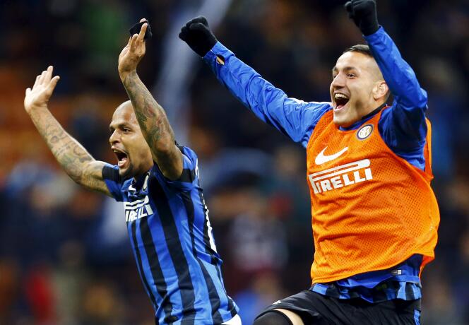 Felipe Melo (à gauche) de l'Inter Milan montre sa joie après la cinquième victoire en cinq match de son équipe.