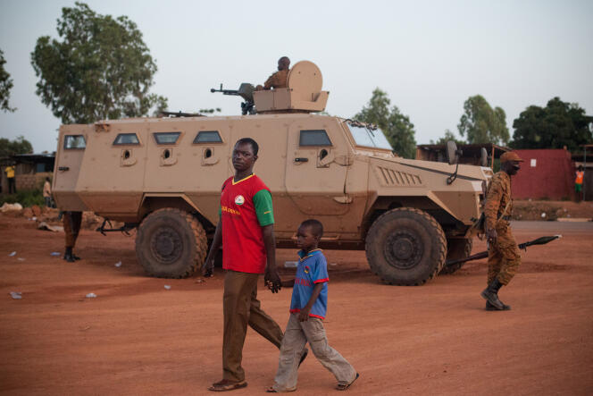 Une unité de l'armée régulière burkinabée postée à Ouagadougou.