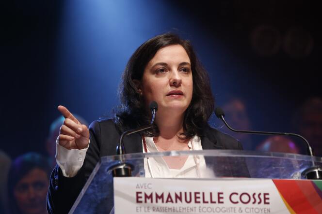 Emmanuelle Cosse, la secrétaire nationale d'EELV , lors d'un meeting pour les régionales à Paris, le 23 septembre.