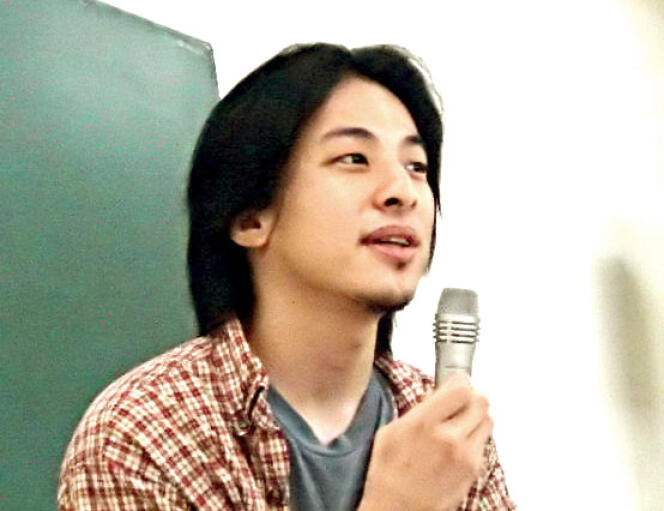 Hiroyuki Nishimura a lancé 2channel en 1999.