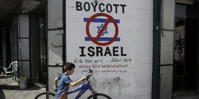 Appel au boycott des produits israéliens dans un camp de réfugiés près de Bethléem, en septembre 2014.